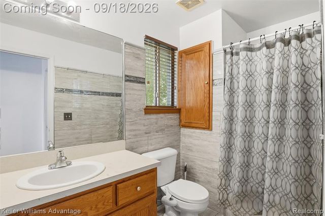 21019 Birchwood Lane, Macomb, MI 48044