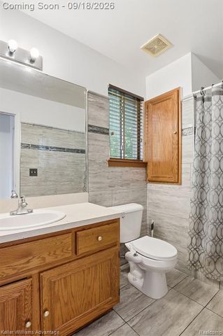21019 Birchwood Lane, Macomb, MI 48044