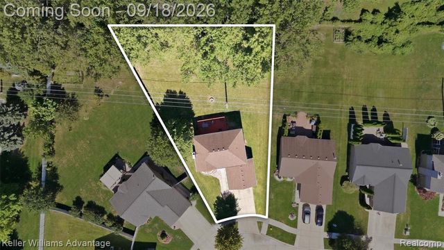 21019 Birchwood Lane, Macomb, MI 48044