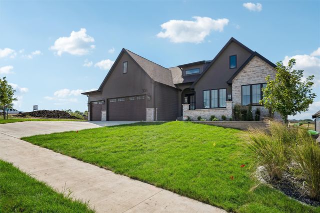 306 Emmett Court, Norwalk, IA 50211
