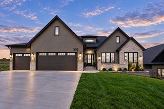 306 Emmett Court, Norwalk, IA 50211