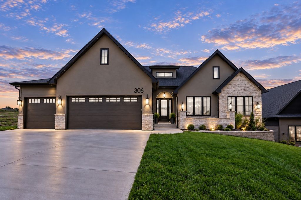 306 Emmett Court, Norwalk, IA 50211