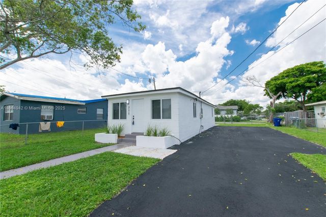 711 NW 15th Way, Fort Lauderdale, FL 33311