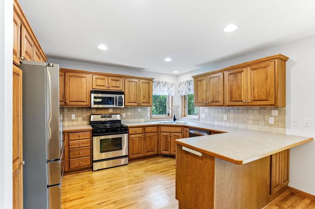 9918 Kiwi Avenue N, Brooklyn Park, MN 55443