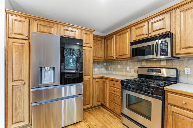 9918 Kiwi Avenue N, Brooklyn Park, MN 55443