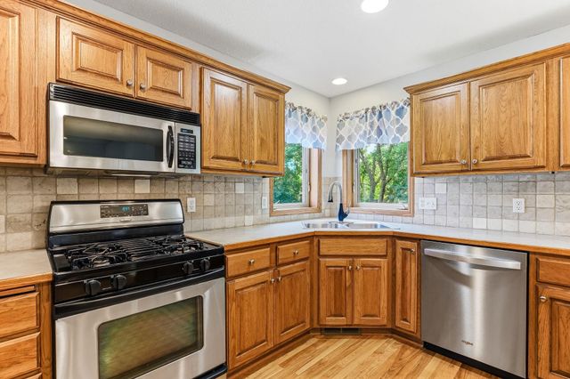 9918 Kiwi Avenue N, Brooklyn Park, MN 55443