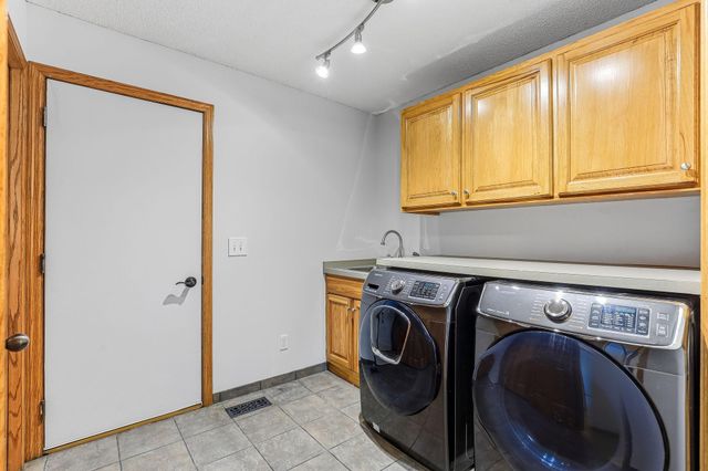 9918 Kiwi Avenue N, Brooklyn Park, MN 55443