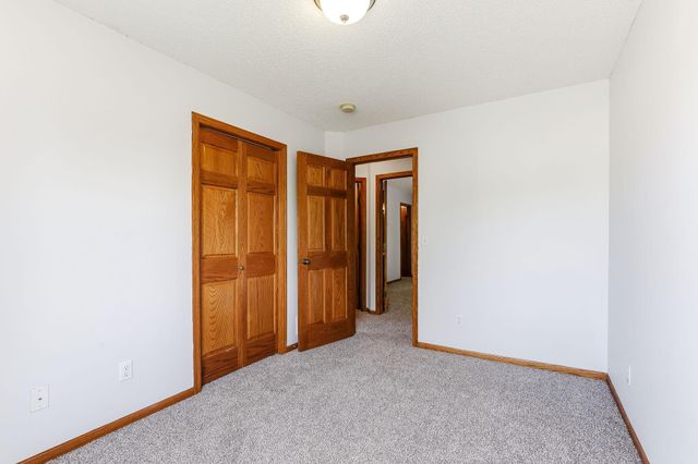 9918 Kiwi Avenue N, Brooklyn Park, MN 55443