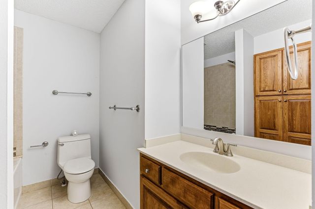 9918 Kiwi Avenue N, Brooklyn Park, MN 55443