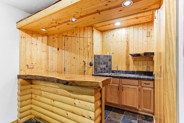 9918 Kiwi Avenue N, Brooklyn Park, MN 55443