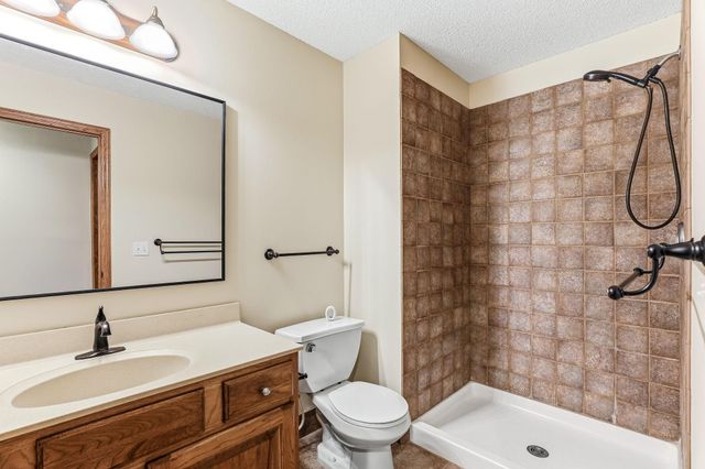 9918 Kiwi Avenue N, Brooklyn Park, MN 55443