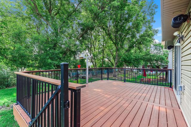 9918 Kiwi Avenue N, Brooklyn Park, MN 55443