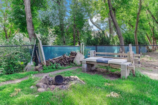 9918 Kiwi Avenue N, Brooklyn Park, MN 55443