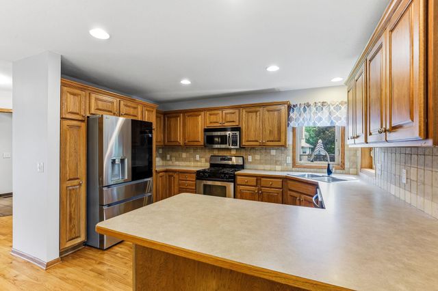 9918 Kiwi Avenue N, Brooklyn Park, MN 55443