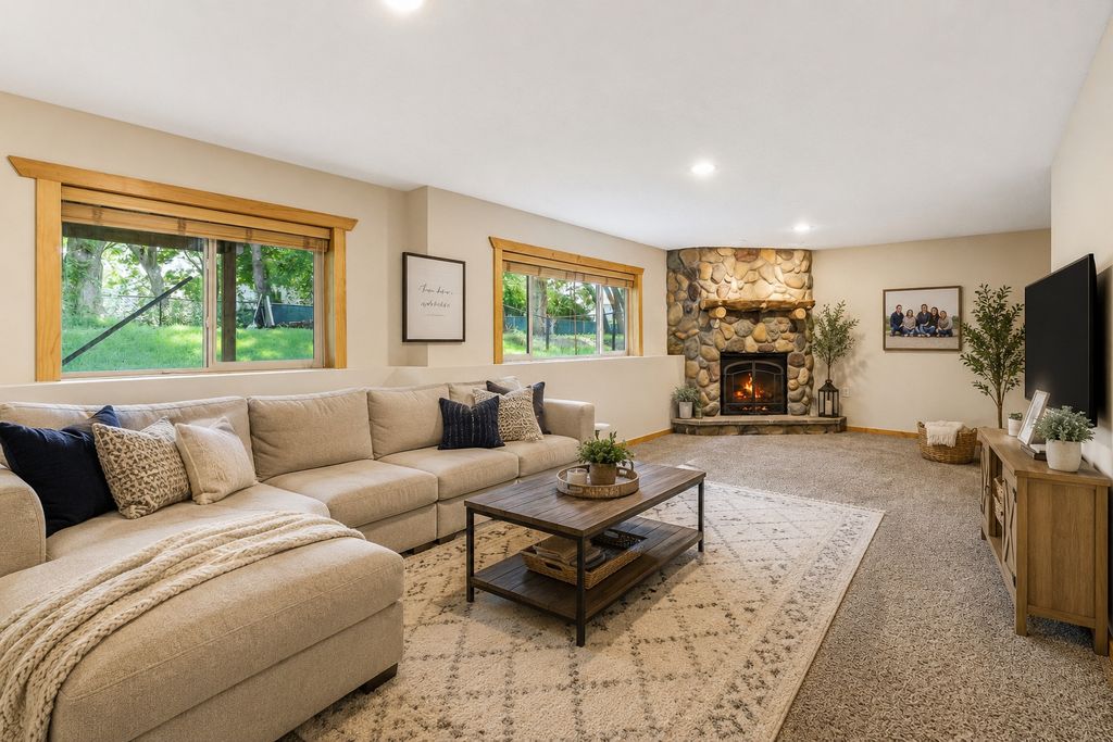 9918 Kiwi Avenue N, Brooklyn Park, MN 55443