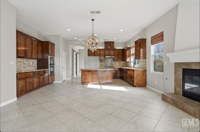 6702 Aretino Way, Bakersfield, CA 93306