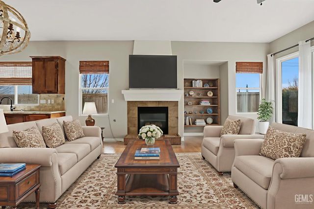 6702 Aretino Way, Bakersfield, CA 93306