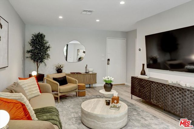 7300 Franklin Avenue 346, Los Angeles, CA 90046