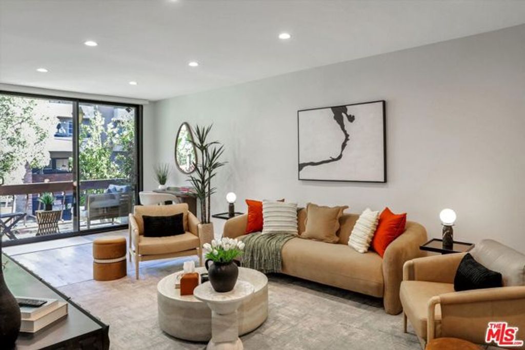 7300 Franklin Avenue 346, Los Angeles, CA 90046