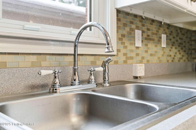 349 Hillcreek Rd, Shepherdsville, KY 40165