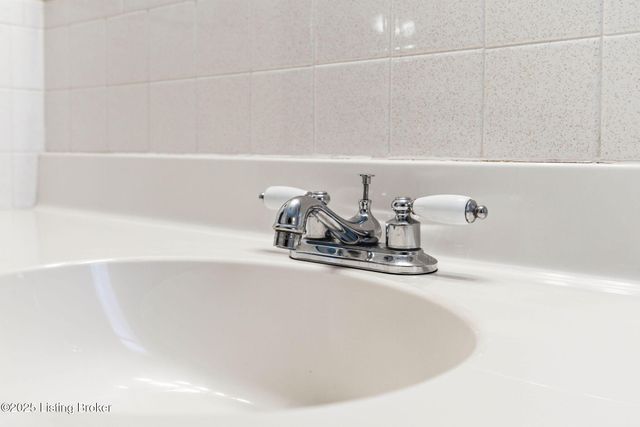 349 Hillcreek Rd, Shepherdsville, KY 40165