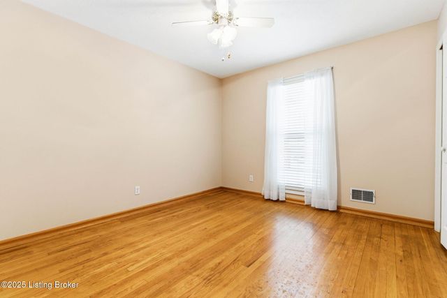 349 Hillcreek Rd, Shepherdsville, KY 40165