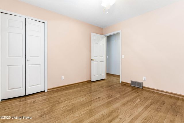 349 Hillcreek Rd, Shepherdsville, KY 40165