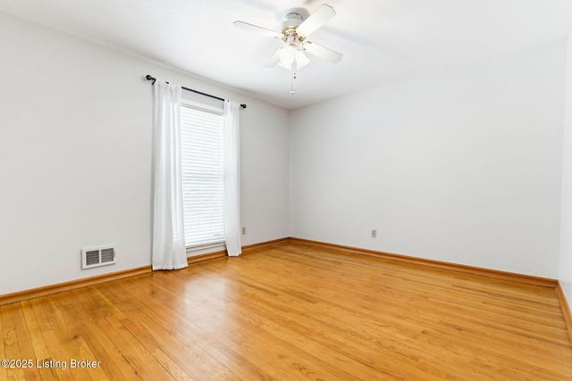 349 Hillcreek Rd, Shepherdsville, KY 40165