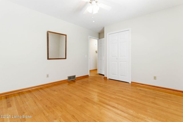 349 Hillcreek Rd, Shepherdsville, KY 40165