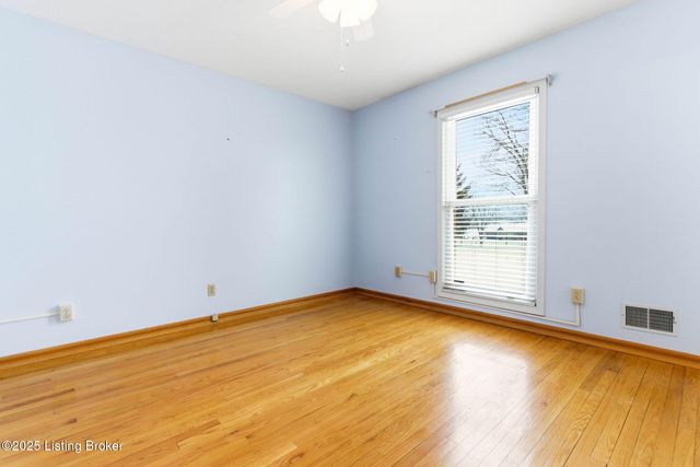 349 Hillcreek Rd, Shepherdsville, KY 40165