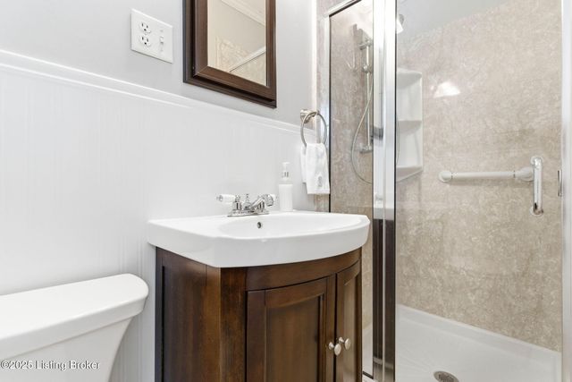 349 Hillcreek Rd, Shepherdsville, KY 40165