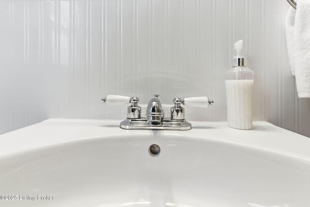 349 Hillcreek Rd, Shepherdsville, KY 40165