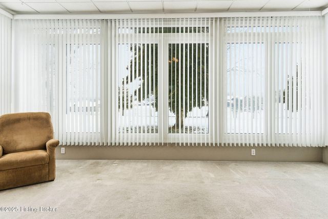 349 Hillcreek Rd, Shepherdsville, KY 40165