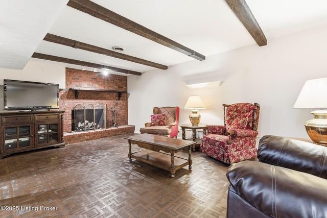 349 Hillcreek Rd, Shepherdsville, KY 40165