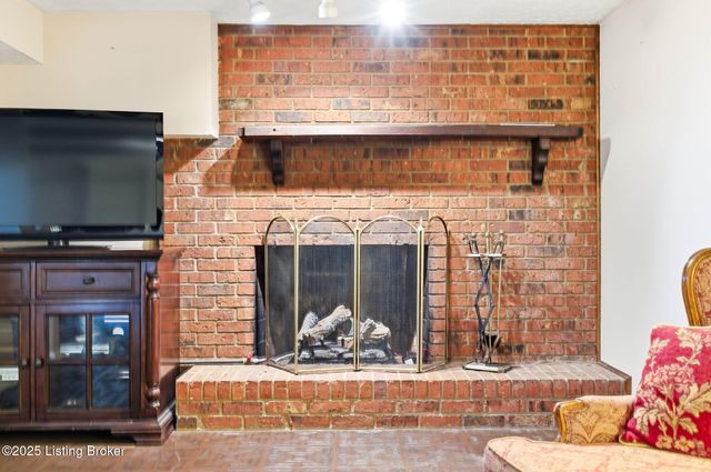 349 Hillcreek Rd, Shepherdsville, KY 40165