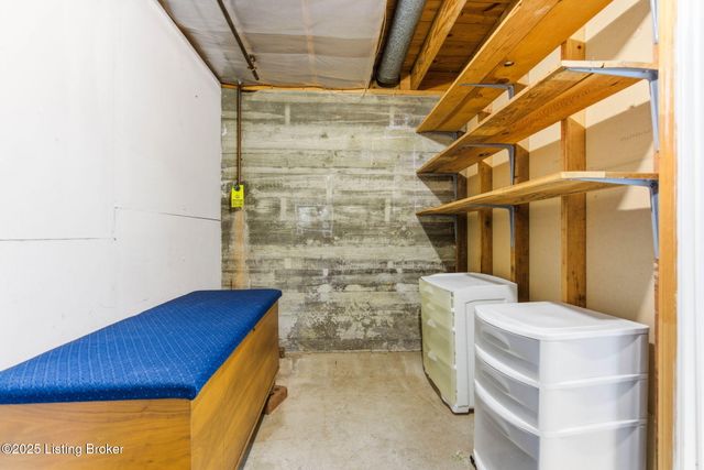 349 Hillcreek Rd, Shepherdsville, KY 40165