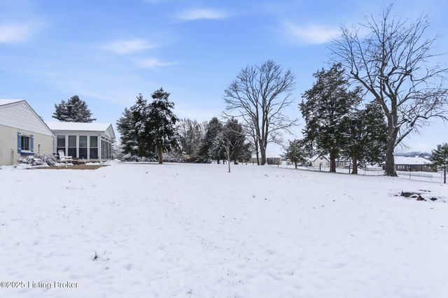 349 Hillcreek Rd, Shepherdsville, KY 40165