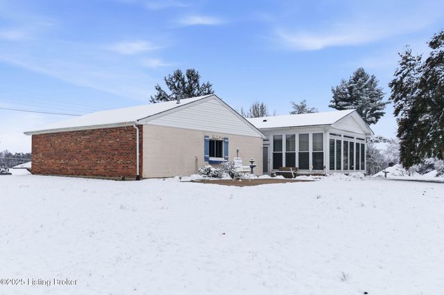 349 Hillcreek Rd, Shepherdsville, KY 40165