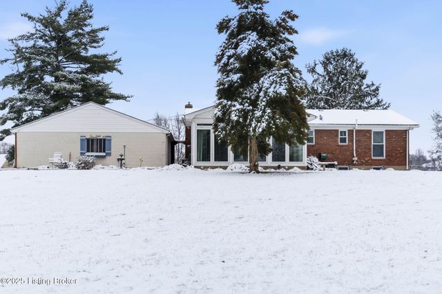 349 Hillcreek Rd, Shepherdsville, KY 40165