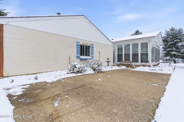 349 Hillcreek Rd, Shepherdsville, KY 40165