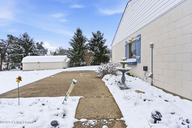 349 Hillcreek Rd, Shepherdsville, KY 40165