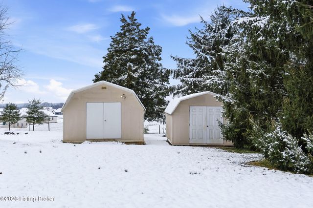 349 Hillcreek Rd, Shepherdsville, KY 40165