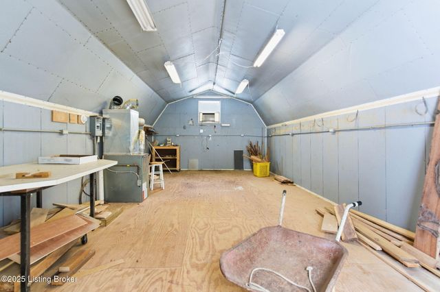 349 Hillcreek Rd, Shepherdsville, KY 40165