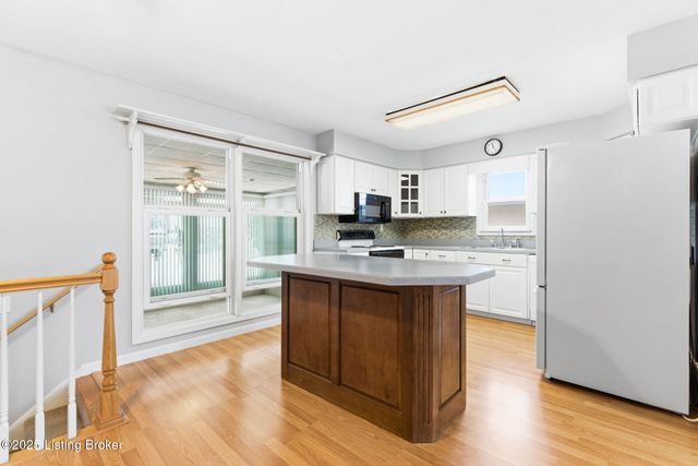 349 Hillcreek Rd, Shepherdsville, KY 40165