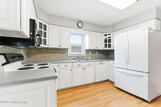 349 Hillcreek Rd, Shepherdsville, KY 40165