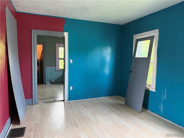 27 Cayuga Street, Buffalo, NY 14211