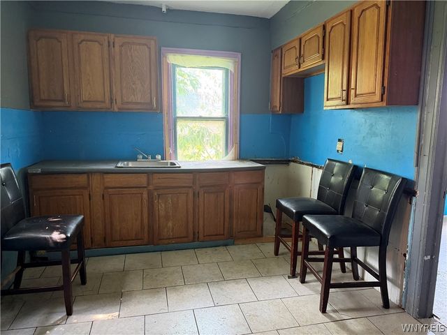 27 Cayuga Street, Buffalo, NY 14211