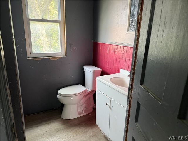 27 Cayuga Street, Buffalo, NY 14211
