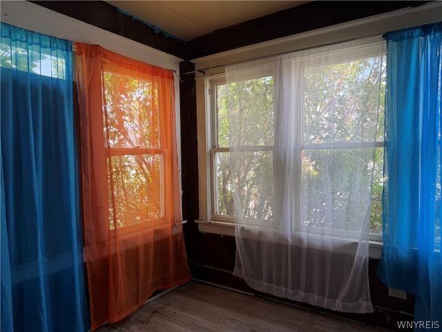 27 Cayuga Street, Buffalo, NY 14211