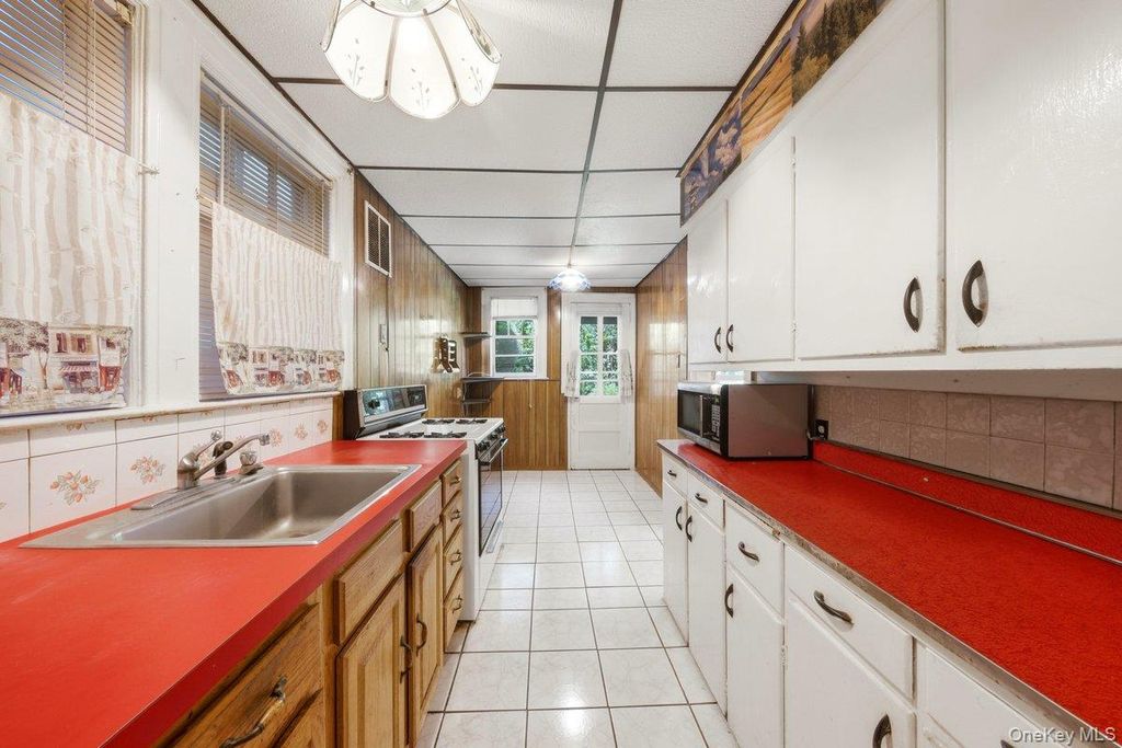 5633 Post Road, Bronx, NY 10471 — photo 4